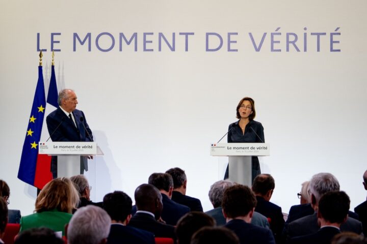 La situazione del debito pubblico francese e il voto di fiducia per il governo Bayrou