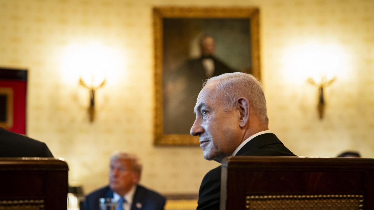 La strategia di Netanyahu: armi di distrazione e il mantra «non muoverti»