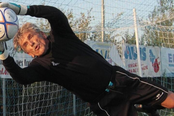 Lamberto Boranga, 82 anni, pronto a tornare in campo come portiere a Trevi