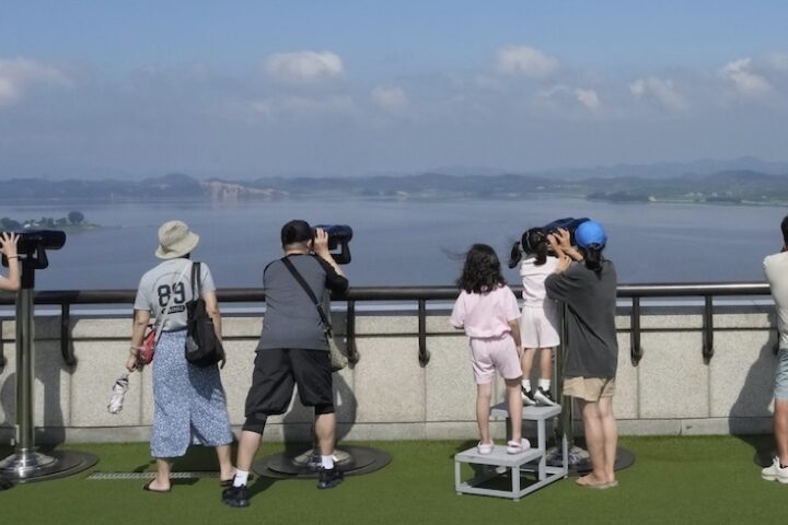 Le due Coree si sono scambiate un gesto amichevole al confine