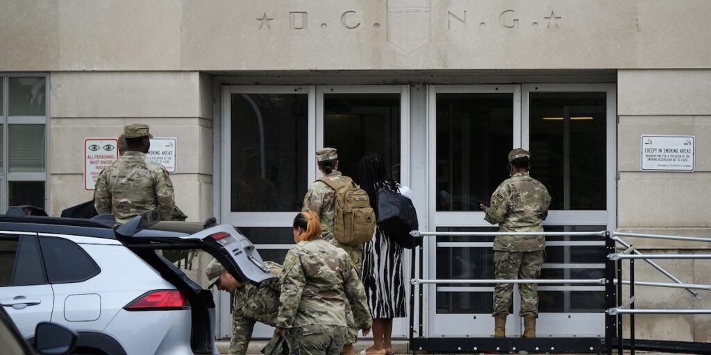 Le truppe della Guardia Nazionale giungono a Washington