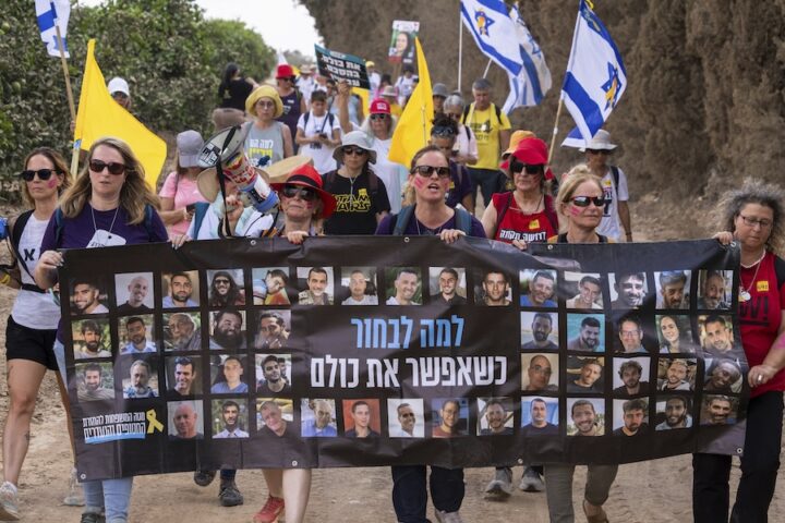 L'esercito israeliano recupera i corpi di due ostaggi di Hamas nella Striscia di Gaza