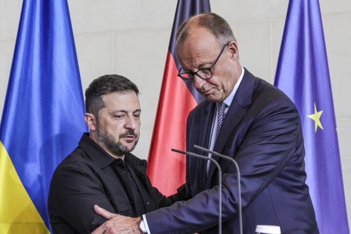 L'Europa cerca unità dopo il vertice in Alaska: Zelensky e Trump a Washington