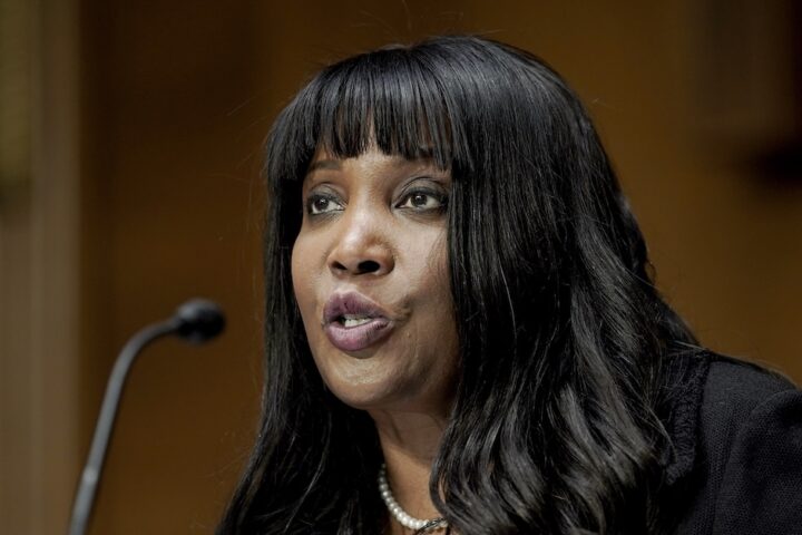 Lisa Cook fa causa a Trump per tentativo di licenziamento dalla Fed