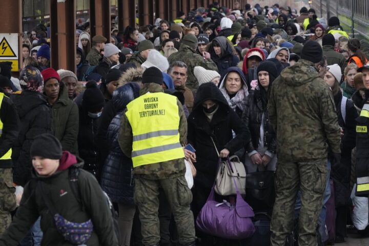 L'Ucraina consente agli uomini tra i 18 e i 22 anni di lasciare il paese