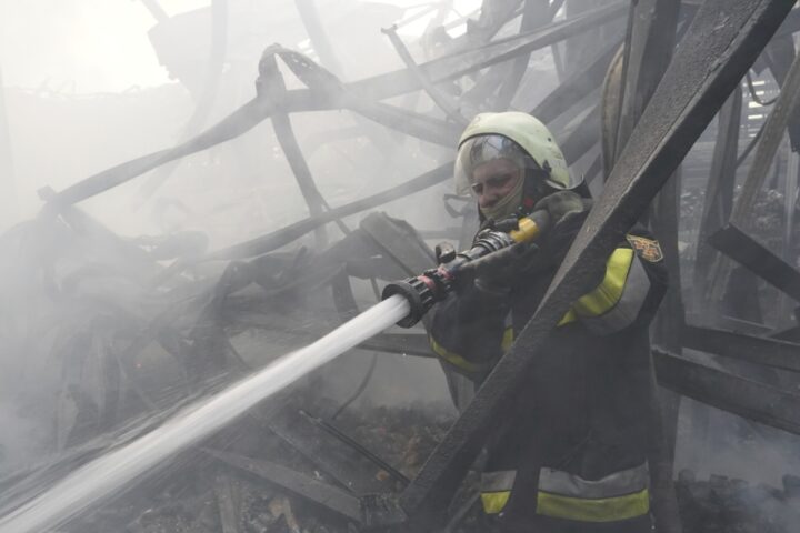 Macron: «Debolezza con la Russia porterà a nuovi conflitti»