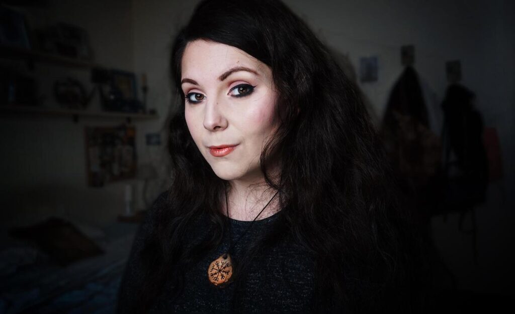 Martina Peloponesi: “Dieci anni fa, le mie foto rubate su forum per adulti erano violenza”