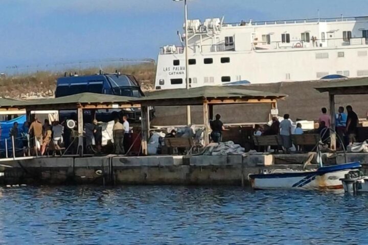 Meloni accusa i trafficanti, l'opposizione denuncia un fallimento