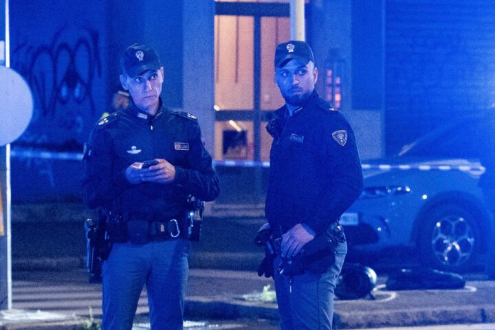 Milano, aggressione notturna: grave un ragazzo salvadoregno accoltellato in via Gorla