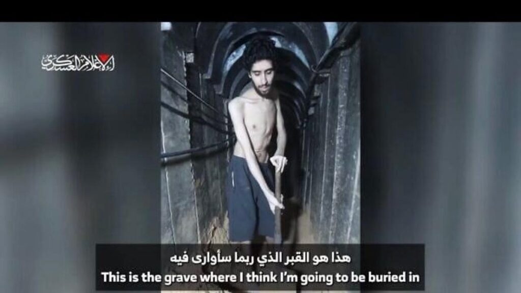 «Mio cugino nel video è irriconoscibile, aiutateci mentre i nostri ostaggi muoiono»