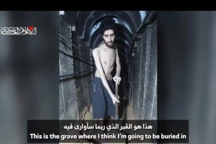 «Mio cugino nel video è irriconoscibile, aiutateci mentre i nostri ostaggi muoiono»