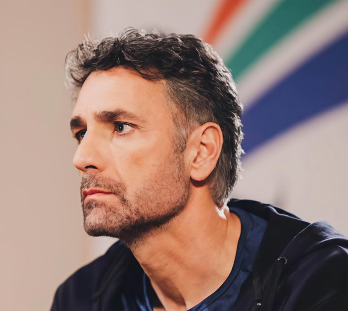 ‘Occhi spaccanti’ diventa un marchio per contrastare i tormentoni social