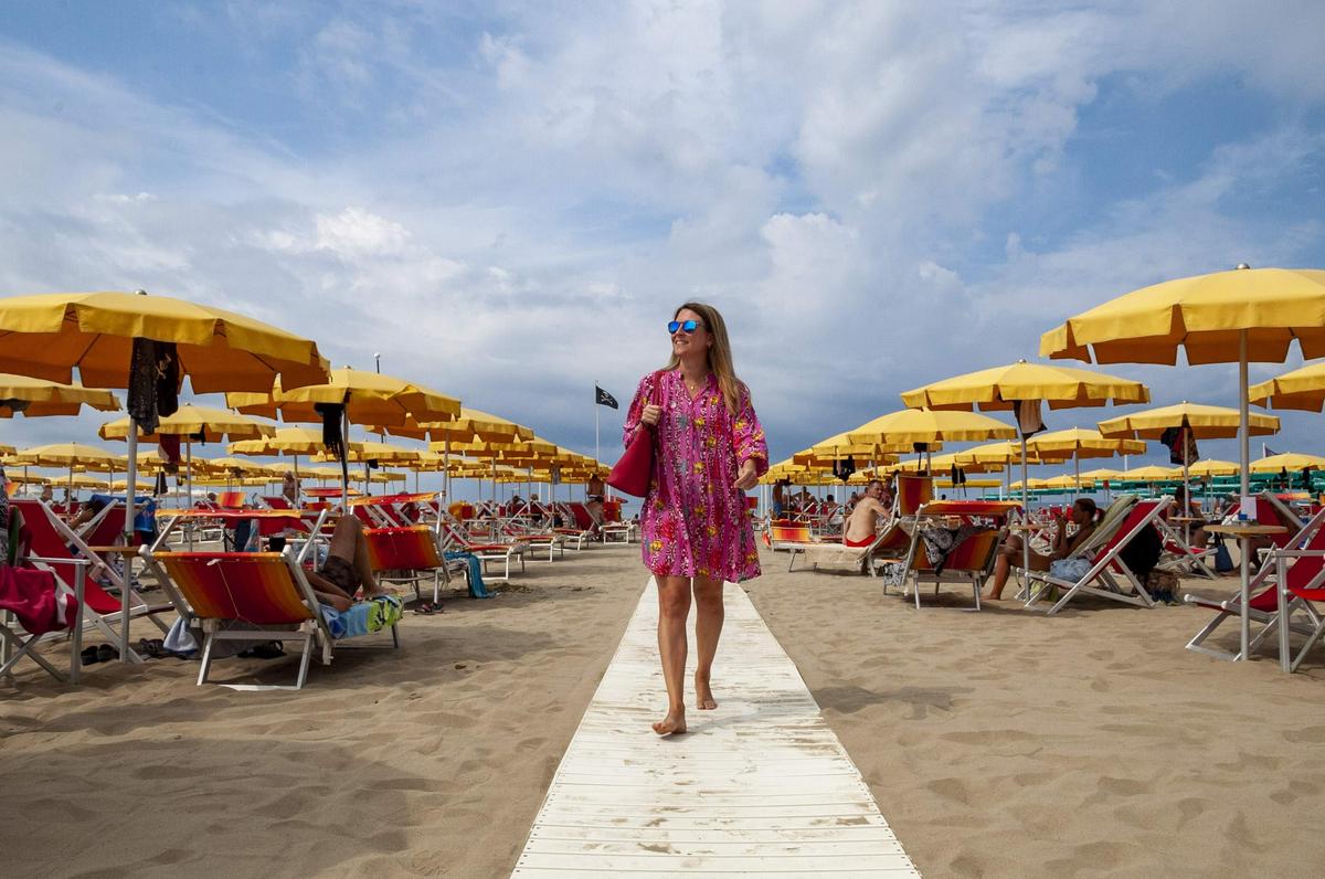 Oggi esodo estivo, ma le spiagge rimangono deserte per il caro ombrellone