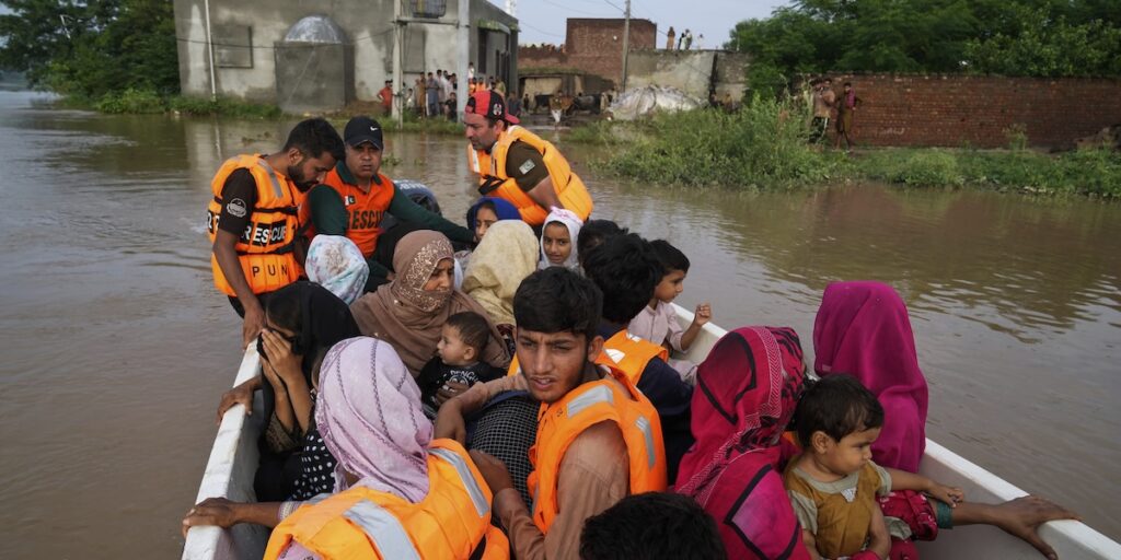 Oltre un milione di sfollati a causa delle gravi alluvioni nel Punjab pakistano