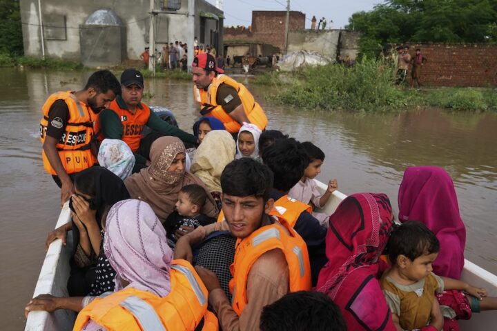 Oltre un milione di sfollati a causa delle gravi alluvioni nel Punjab pakistano