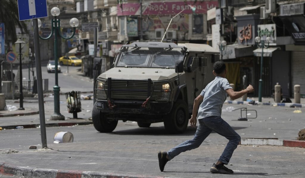 Operazione militare israeliana di oltre 10 ore a Nablus, 27 feriti tra i palestinesi