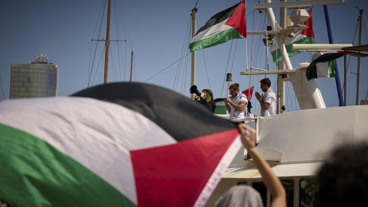 Partenza della Global Sumud Flotilla da Genova e Barcellona: 300 tonnellate di aiuti per Gaza