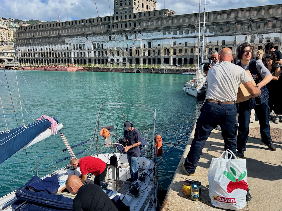Partenza della Global Sumud Flotilla da Genova per portare aiuti umanitari a Gaza
