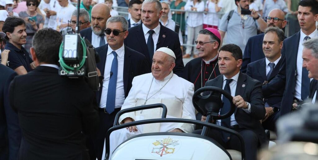 Piano attacco dell'Isis contro papa Francesco a Trieste: indagini in corso