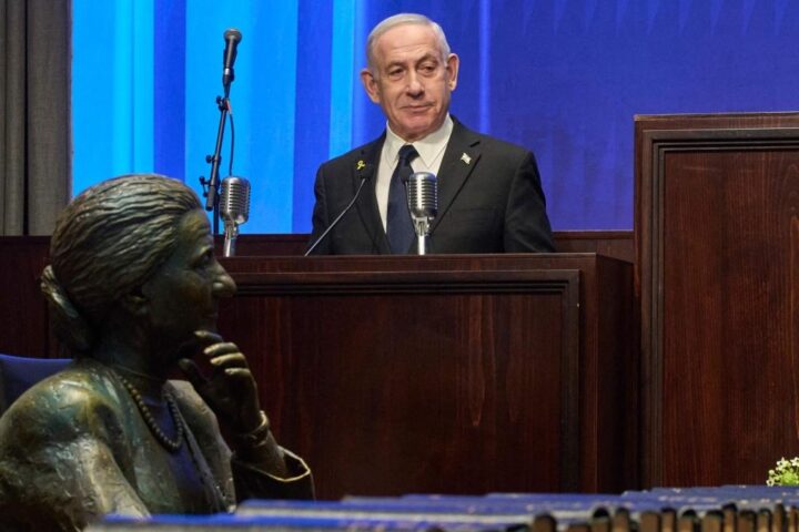 Proteste e attacchi da destra: il doppio fronte che minaccia Netanyahu