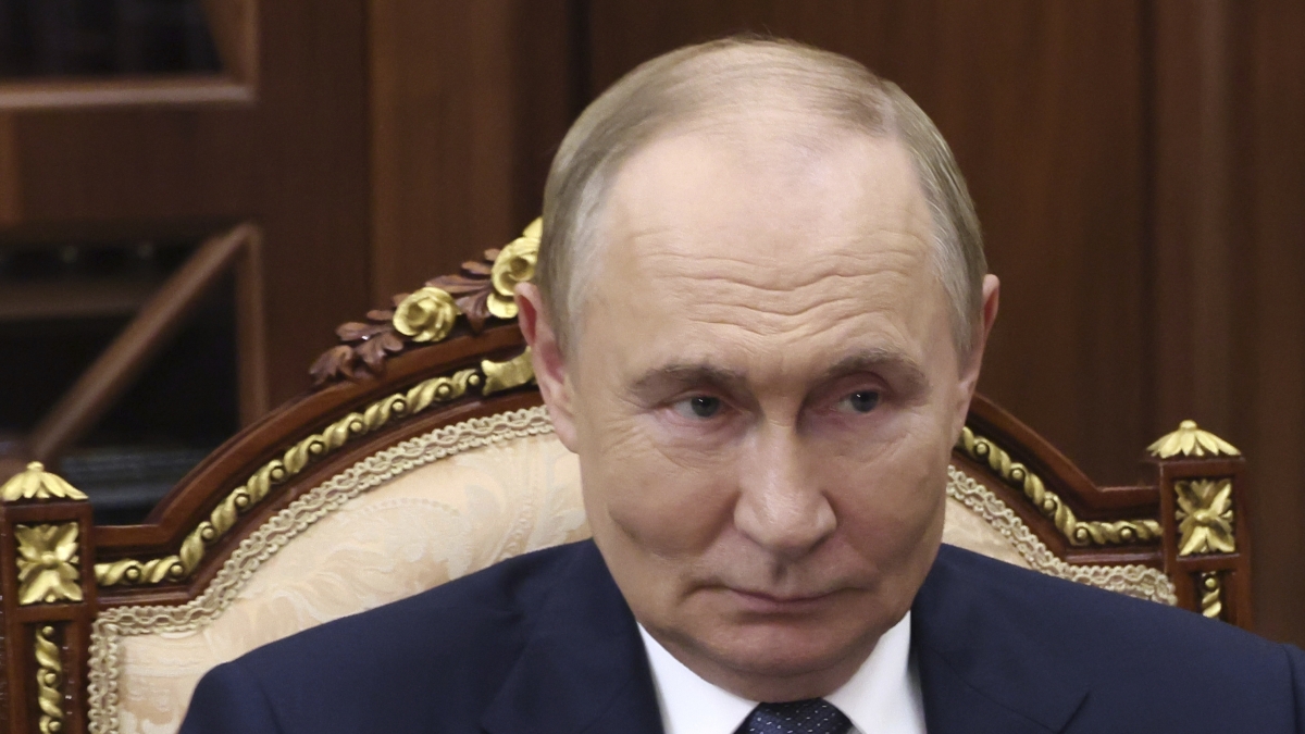 Putin e il controverso contenitore per le feci al vertice in Alaska