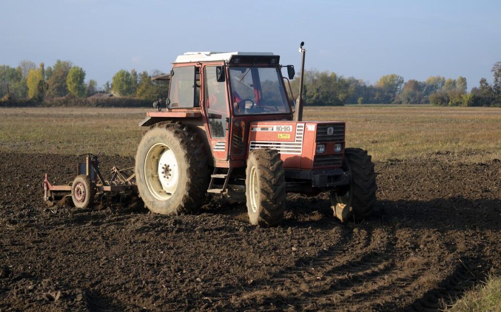 Ragusa, tragedia in azienda agricola: 15enne ucciso da trattore in manovra