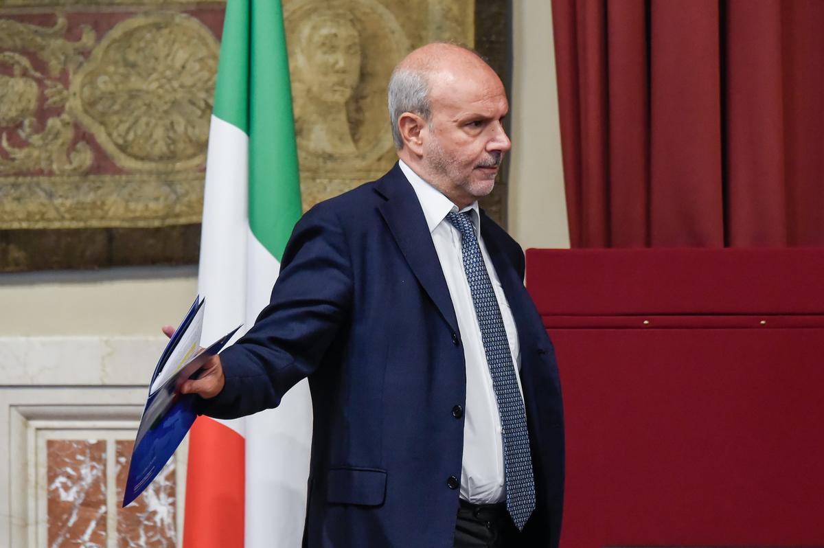 Revoca della commissione vaccini: tensioni tra Salvini, Lollobrigida e Schillaci in governo