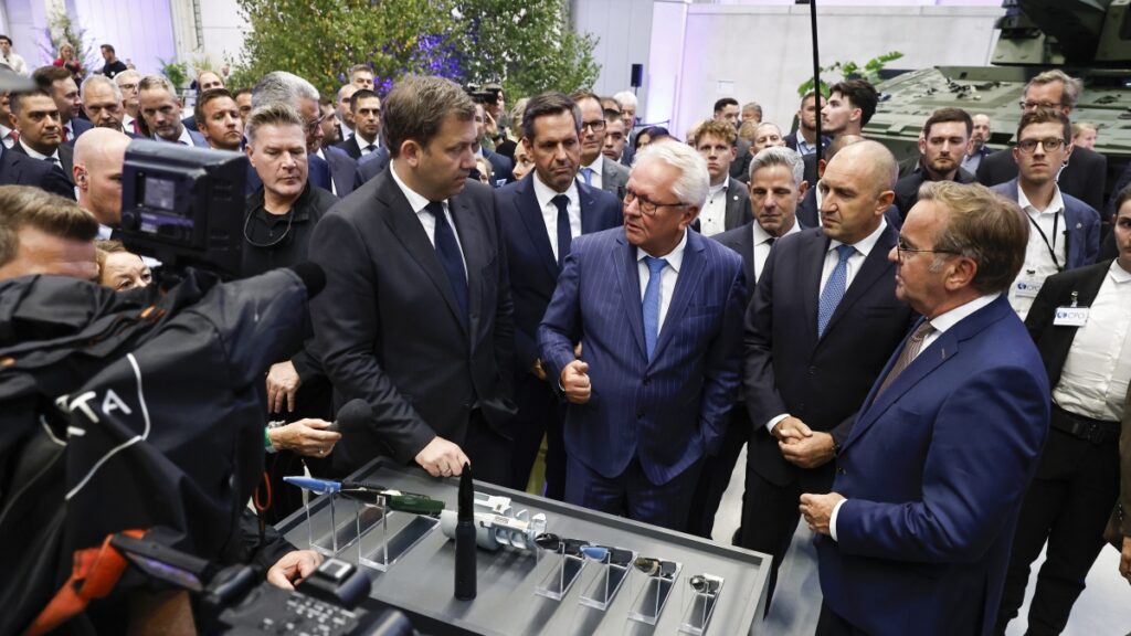 Rheinmetall inaugura la più grande fabbrica di munizioni in Europa: «La Nato diventi più europea»