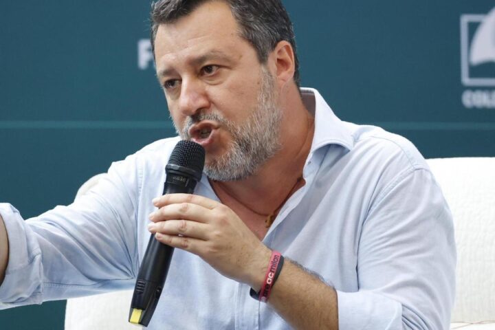 Schillaci revoca i medici no vax, Salvini: "Decisione non scientificamente corretta"