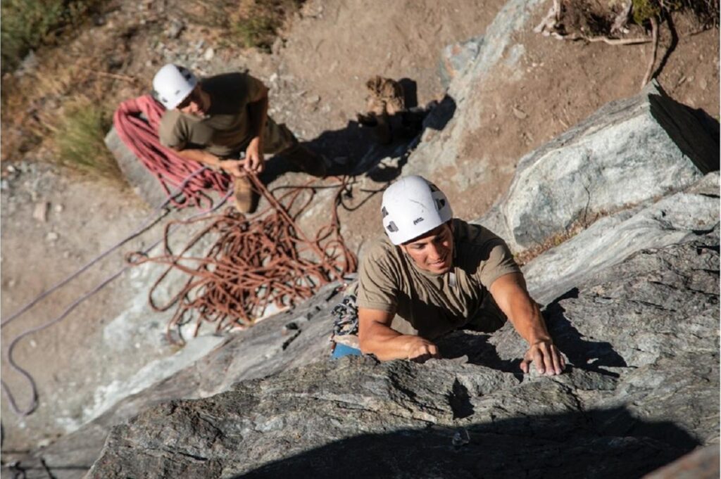 Soldati americani in addestramento con le truppe alpine italiane al Breithorn e Monte Bianco