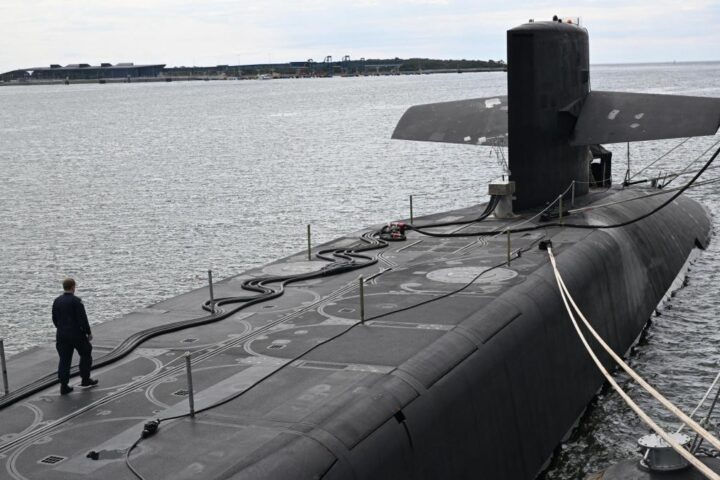 Sottomarini e tsunami radioattivi: la partita atomica si sposta negli oceani