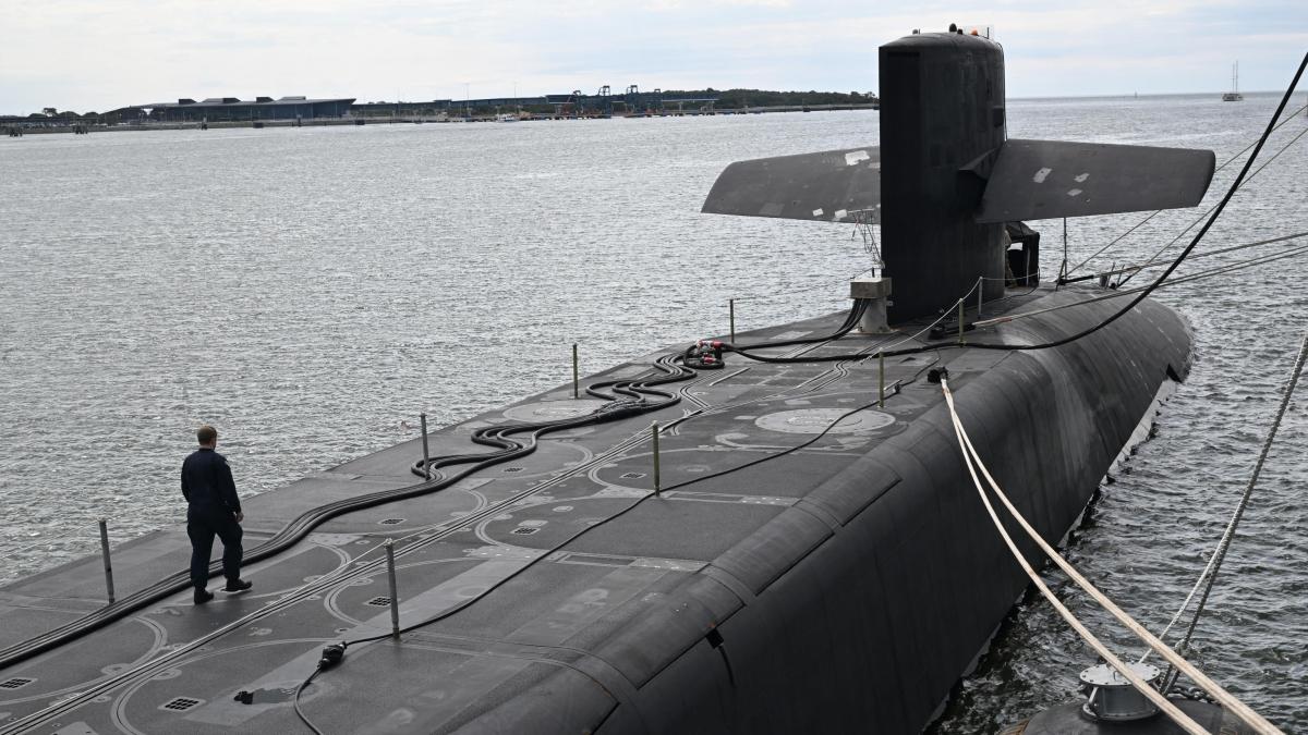 Sottomarini e tsunami radioattivi: la partita atomica si sposta negli oceani