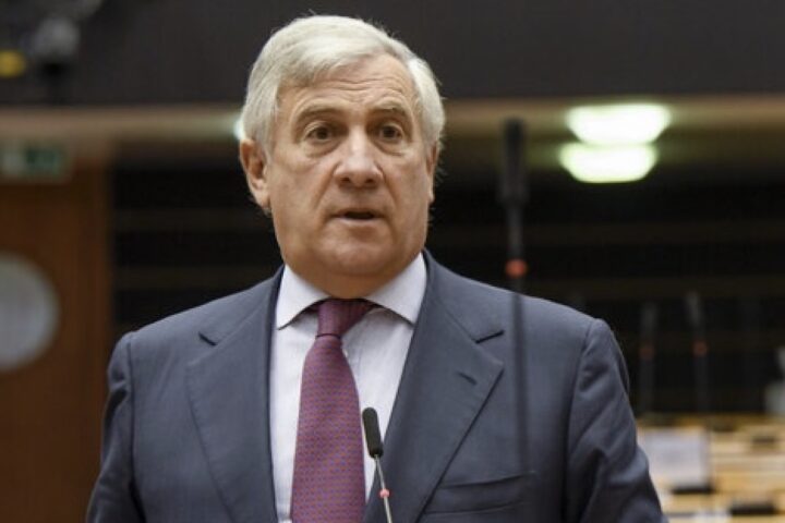 Tajani: l'Italia al fianco dell'Ucraina per una pace giusta, i missili russi colpiscono Kiev