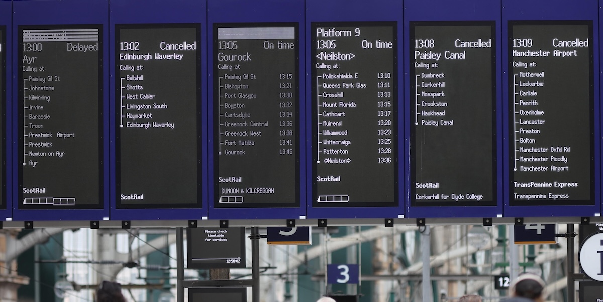 Tempesta Floris in Scozia: strade chiuse, treni e aerei cancellati, 22mila case senza corrente