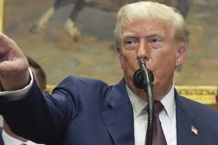 Trump annuncia l'invio di due sottomarini nucleari in Russia dopo tensioni con Dmitry