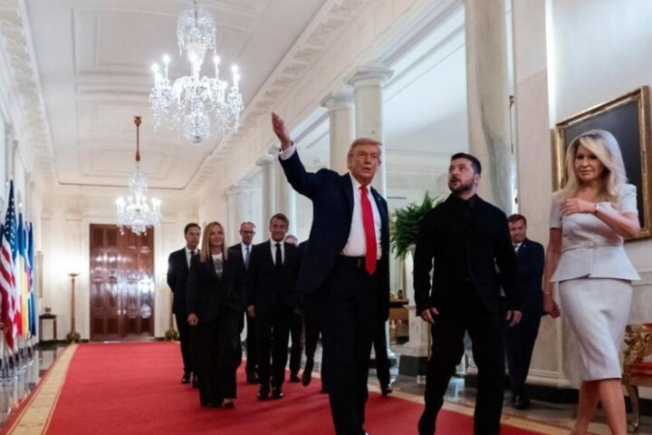 Trump cerca un accordo di pace, evita scontri con Zelensky e critica Biden