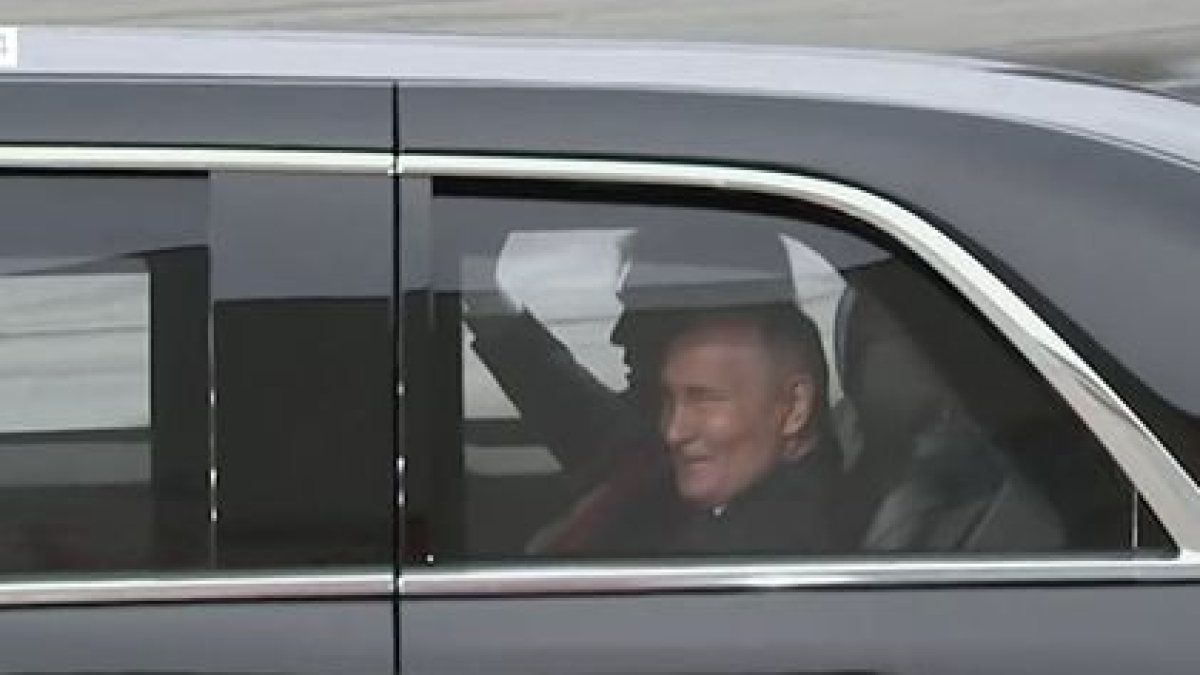 Trump e Putin: 10 minuti da soli sulla «Beast» prima del vertice ad Anchorage