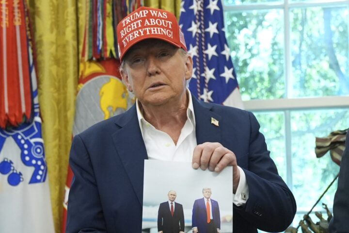 Trump minaccia di ritirarsi, Zelensky: «Solo lui può fermare Putin»