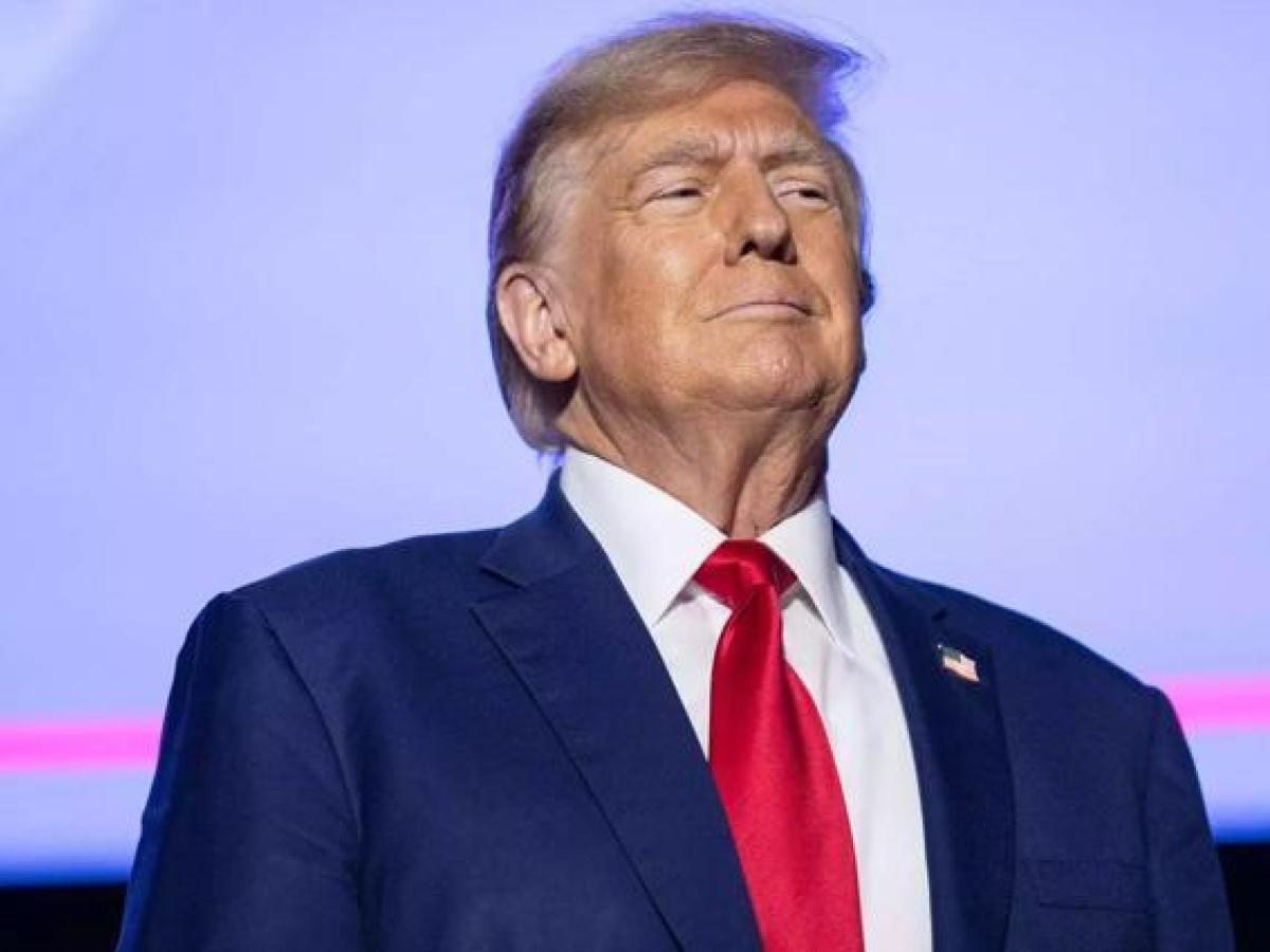 Trump minaccia la revoca delle licenze per tv che considera ostili: «Abc e Nbc sono faziose»