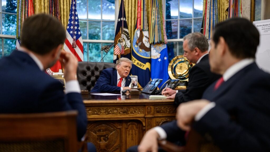 Trump: "No a truppe Usa in Ucraina". Ipotesi di trilaterale a Budapest con Putin e Zelensky