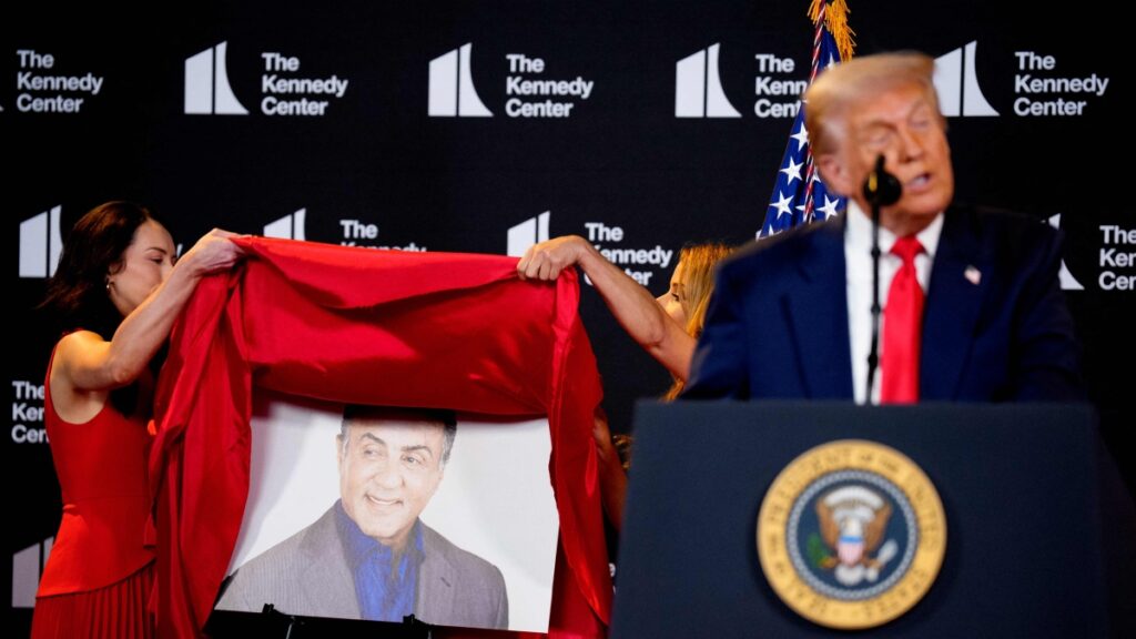 Trump presenta il suo «Pantheon» al Kennedy Center: da Gloria Gaynor a Sylvester Stallone e i Kiss