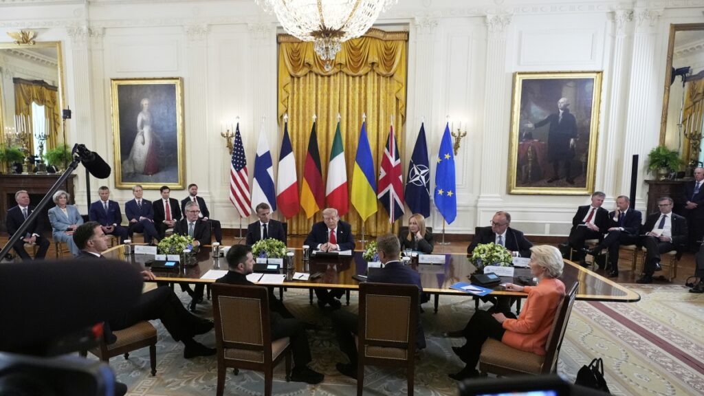 Trump promette supporto per Kiev, mentre discute con Putin a Washington