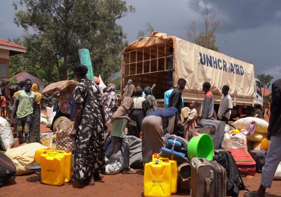 Uganda: quasi 2 milioni di rifugiati in pericolo, l’allerta dell’UNHCR