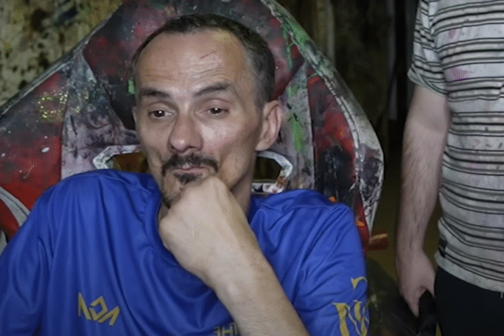 Un uomo francese muore in diretta dopo aver subito umiliazioni e violenze per oltre 12 giorni