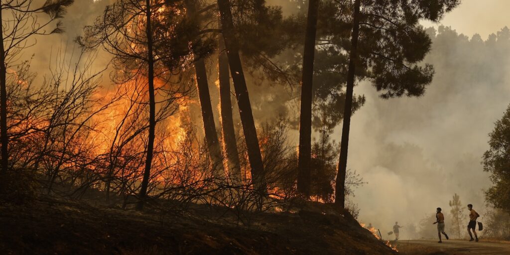 Un vigile del fuoco morto e un altro ferito in Spagna durante le operazioni antincendio nel nordovest