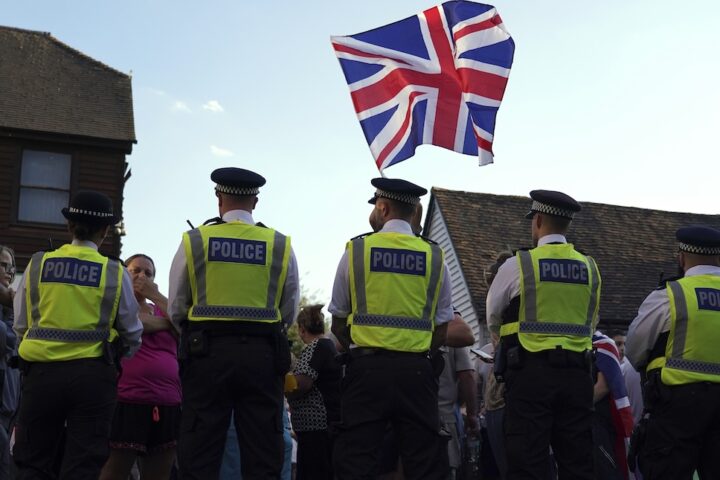 Una corte di appello britannica autorizza l'alloggio di 138 richiedenti asilo in un hotel a Epping