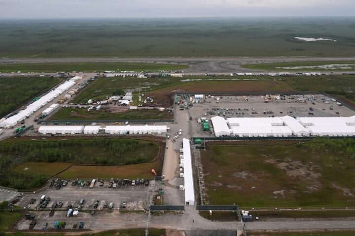 Una giudice ordina la chiusura di "Alligator Alcatraz" in Florida entro 60 giorni