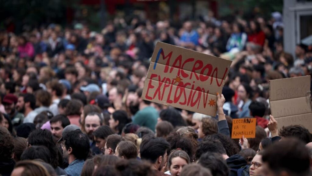 200 mila manifestanti in Francia chiedono le dimissioni di Macron