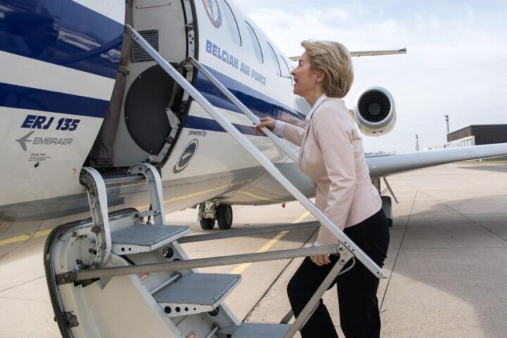 Fon der Leyen costretta ad atterrare in Bulgaria dopo il blocco del GPS