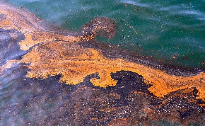 Grande sversamento di petrolio nella baia di Kola